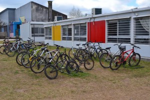Bienestar impulsa creación de becas de bicicleta, materiales de estudio y guardería